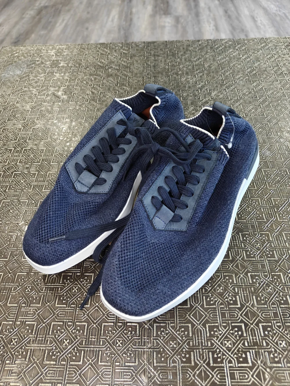 Wolf & Shepherd SupremeKnit Trainer in Navy/White Size 7